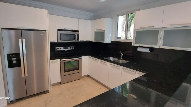 MAVA-model-Gallery-1